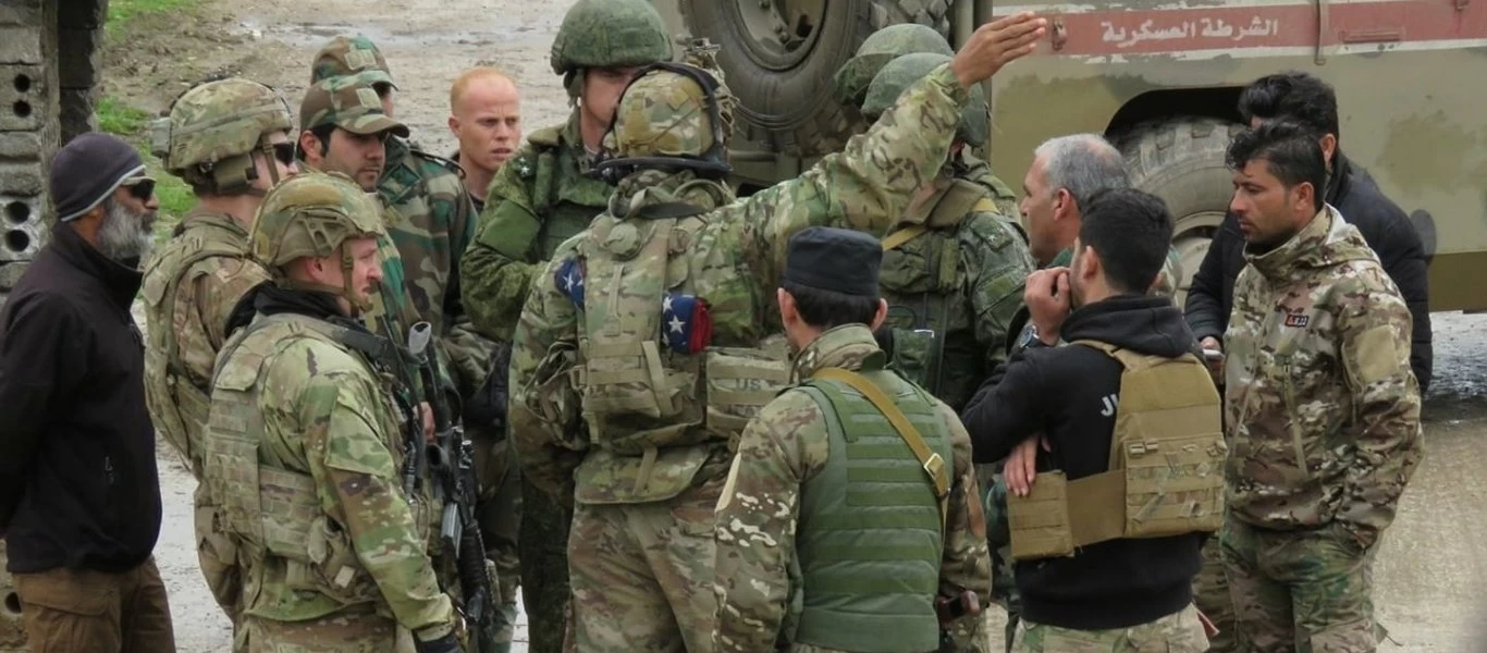 Βόρεια Συρία: Κοινή περιπολία Ρώσων και Τούρκων την ώρα που η ρωσική Αεροπορία βομβάρδιζε δυνάμεις ανταρτών